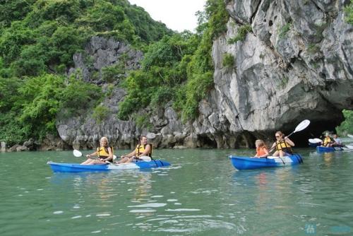 Ký sự du lịch: Khám phá vịnh Lan Hạ bằng thuyền Kayak