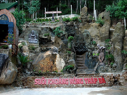 Suối Khoáng Nóng Tháp Bà Ponaga