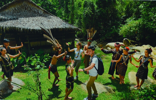 Làng văn hóa Mari Mari