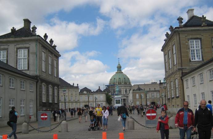 Bức tượng Wisful Little Mermaid