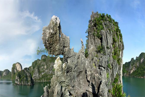 Hòn đá chọi Hạ Long