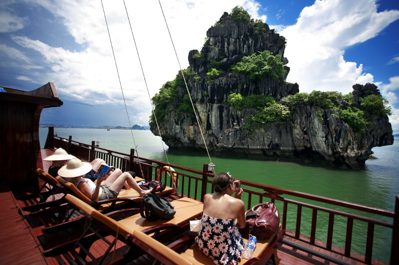 Du thuyền Hạ Long