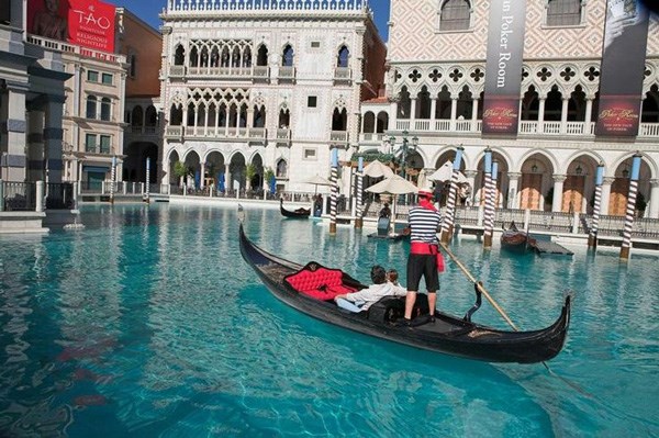 những dòng kênh trong khách sạn Venetian 